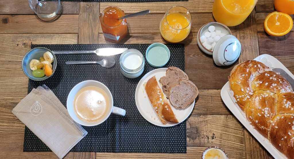 Yaourt fait maison au petit déjeuner des chambres d'hôtes L'Usclasienne